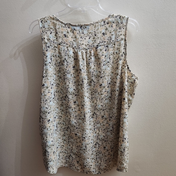 Apt. 9 Sleeveless V Neck Blouse Shell Camo Large - Picture 2 of 6